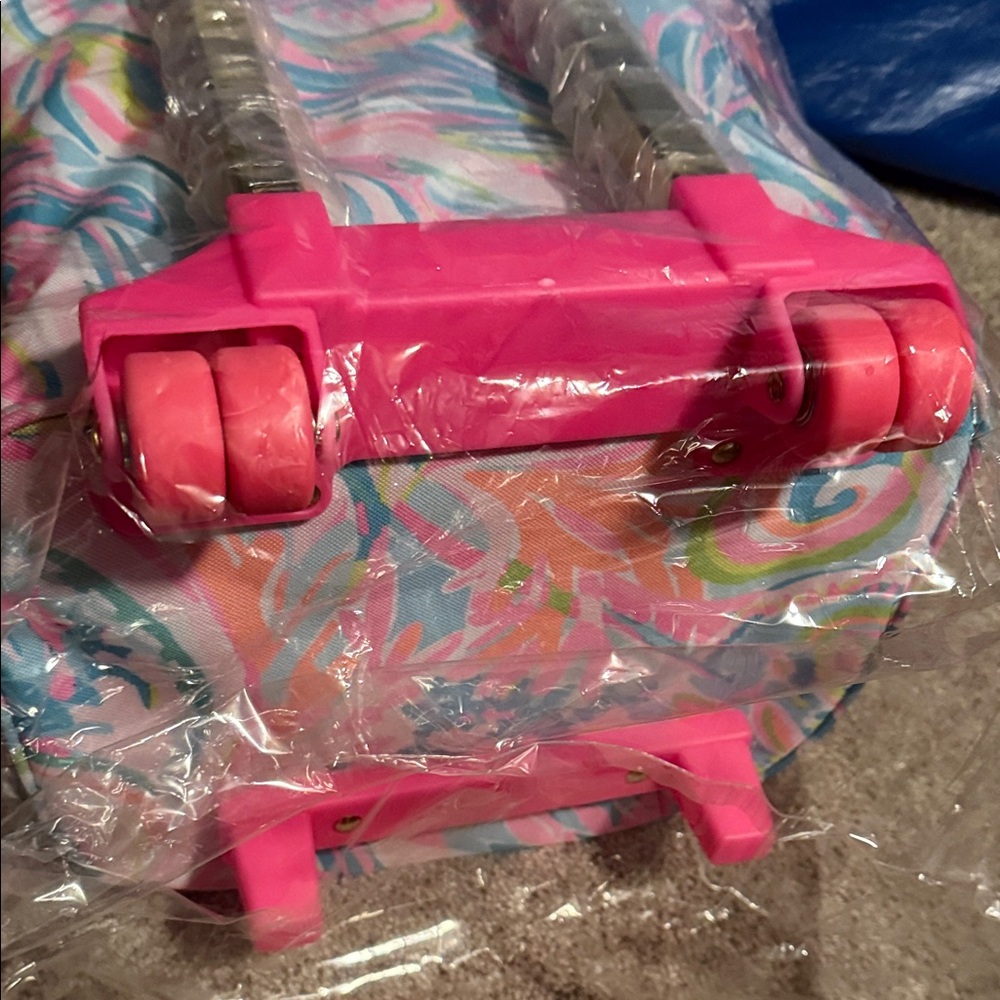 Lilly Pulitzer Pink and Blue Rolling Cooler in original packaging NWT Carnivale - Picture 12 of 13